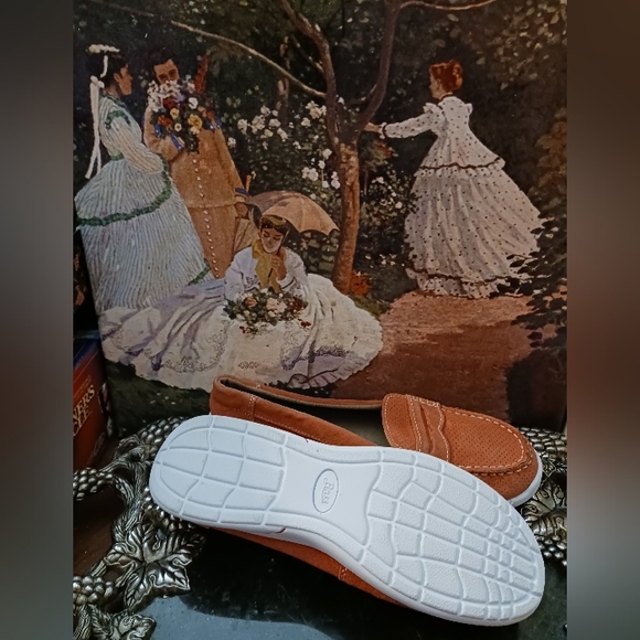 🛳 Bass Go To Comfort Women's Sz 7.5M Orange Coral Suede Slip On Penny Loafers - Picture 3 of 11